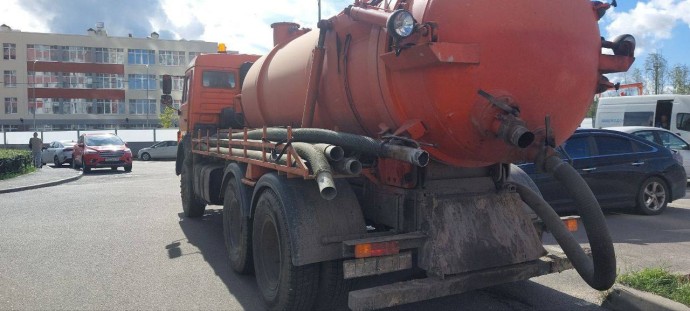 В Петербурге пресекли незаконный сброс отходов под видом работ «Водоканала»