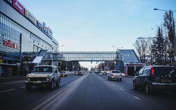 В Курске проверят состояние колодцев после жалоб жителей на просевшие конструкции