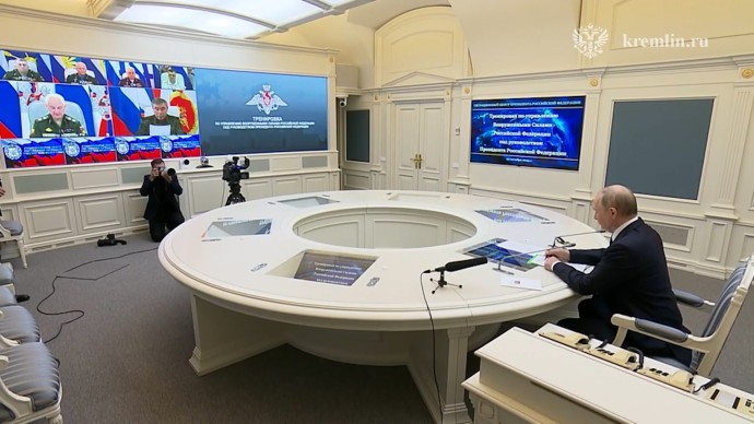 Владимир Путин провел тренировку стратегических ядерных сил РФ Владимир Путин провел тренировку стратегических ядерных сил РФ