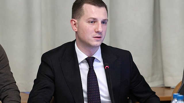 Артем Метелев: мы готовим стандарты, чтобы семейно ориентированная среда появлялась и в учреждениях молодежной политики, и в университетах, и в библиотеках Артем Метелев: мы готовим стандарты, чтобы семейно ориентированная среда появлялась и в учреждениях молодежной политики, и в университетах, и в библиотеках