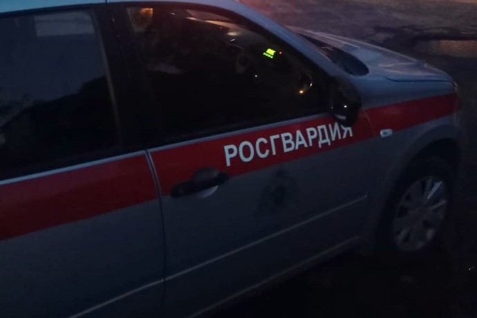 Петербуржец сломал экран кинотеатра, спрятавшись за ним, чтобы не уходить из зала