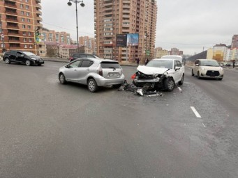 «Иномарки в хлам»: в крупнейшем микрорайоне Владивостока водители не поделили дорогу