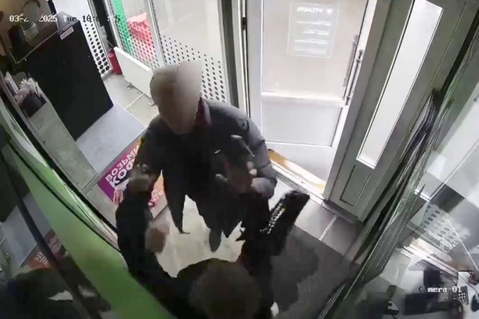 Водитель маршрутки избил женщину на заправке в подмосковном Дмитрове