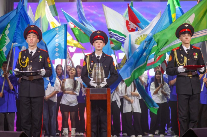 В Якутске отрыли многофункциональный молодежный центр «Патриот» В Якутске отрыли многофункциональный молодежный центр «Патриот»