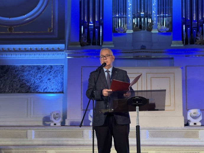 Вице-губернатор Владимир Княгинин поздравил коллектив Института экспериментальной медицины с 135-летним юбилеем