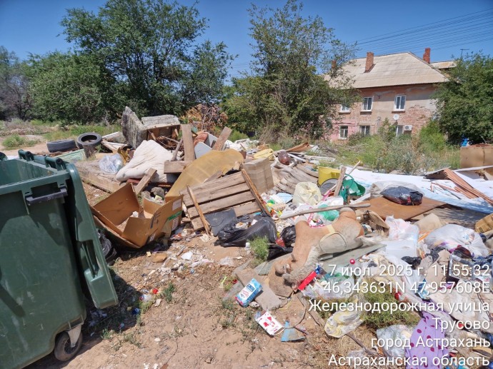 В Астрахани ликвидировали свалки-нелегалки возле двух контейнерных площадках