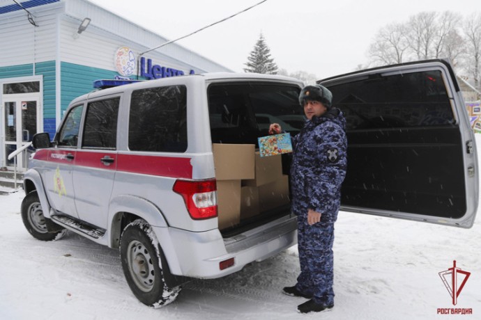 Тульские росгвардейцы поздравили с Новым годом детей из Мариуполя