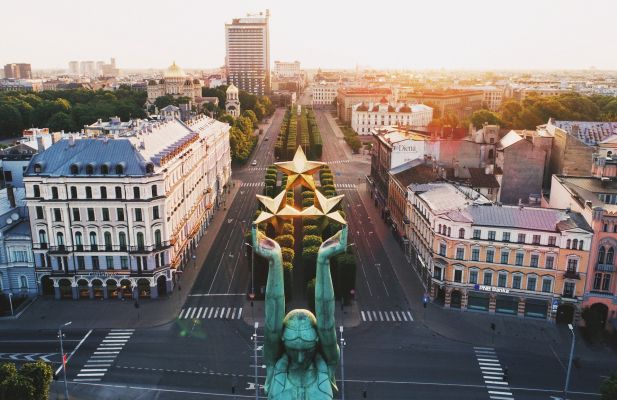 Призывая изолировать Россию, Латвия продолжает активно с ней торговать Призывая изолировать Россию, Латвия продолжает активно с ней торговать