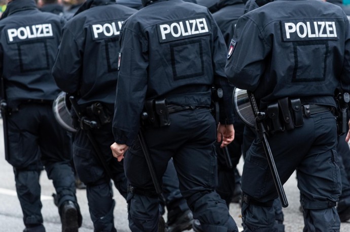 Германия — Тень свастики в служебных чатах Германия — Тень свастики в служебных чатах