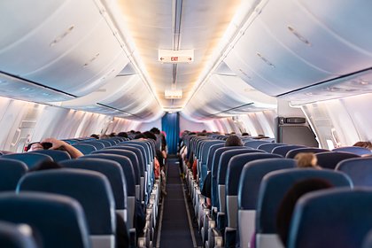 Пассажиры самолета во Внуково начали задыхаться от паров химического вещества