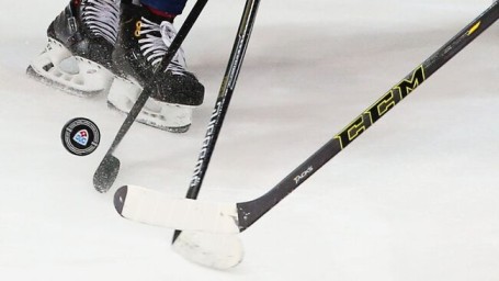 "Чикаго" вызвал из фарм-клуба российского хоккеиста Бережного