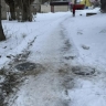В Курске на Магистральном проезде оперативно заменили повреждённые люки