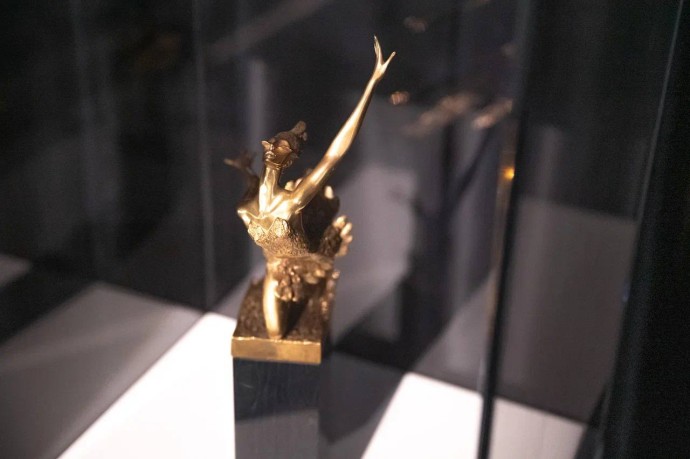 Масштабная выставка Бахрушинского музея к столетию Майи Плисецкой открылась в Рязани Масштабная выставка Бахрушинского музея к столетию Майи Плисецкой открылась в Рязани