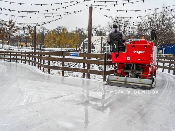 Два бесплатных катка готовят к открытию в Белгороде Два бесплатных катка готовят к открытию в Белгороде