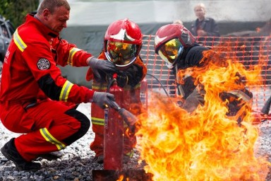Подмосковные спасатели уже пользуются новым защитным комбинезоном «Лидер»