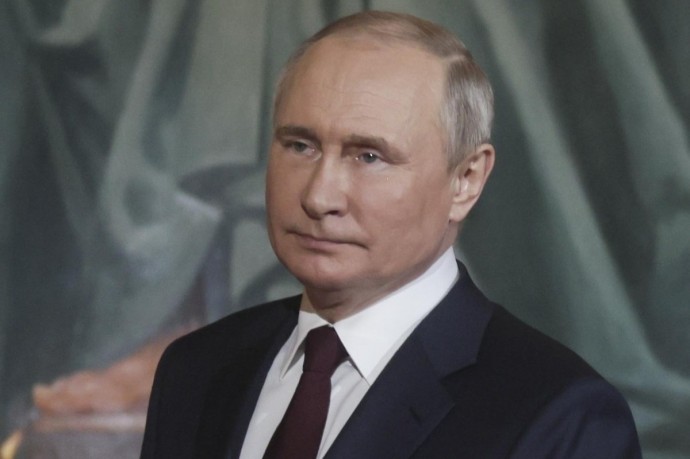 Путин решил вручить госнаграду медику, которая сама вынесла тело мужа с поля боя