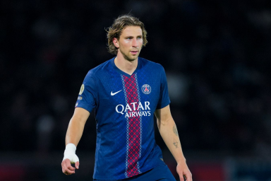 Французский журналист назвал украинца Забарного "катастрофой" для ПСЖ