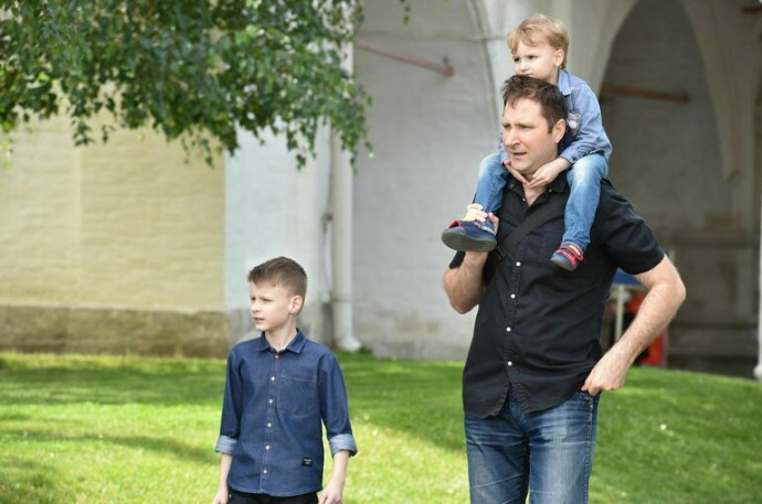 Путин поручил разработать меры по формированию вовлеченного отцовства Путин поручил разработать меры по формированию вовлеченного отцовства