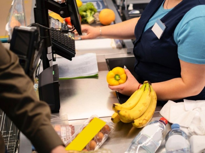 Вот как можно получить наличные прямо в магазине, покупая продукты — юрист Романова