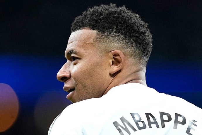 Мбаппе вылетел в Саудовскую Аравию на финал Суперкубка против «Барселоны» Мбаппе вылетел в Саудовскую Аравию на финал Суперкубка против «Барселоны»