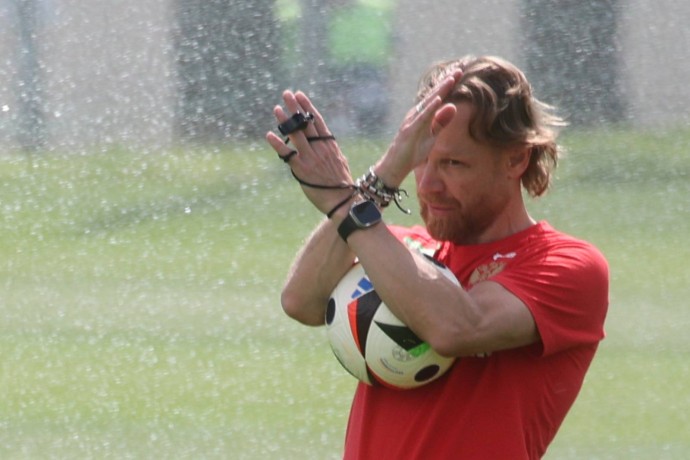 «Карпин, покинь клуб, пожалуйста»: Болельщики призвали тренера уйти из «Динамо» «Карпин, покинь клуб, пожалуйста»: Болельщики призвали тренера уйти из «Динамо»