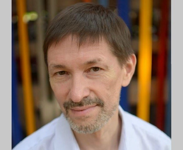 Сергей Криницын: "Стихи для меня в первую очередь воспринимаются как звучащие" Сергей Криницын: "Стихи для меня в первую очередь воспринимаются как звучащие"