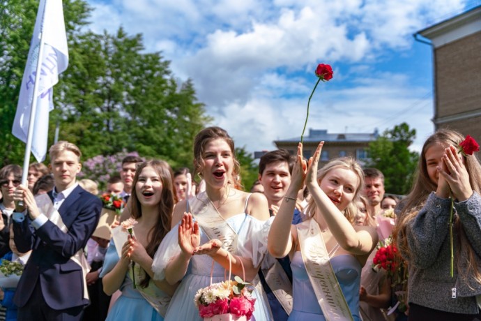 Минпросвещения России определило единые дни проведения последнего звонка и выпускного в школах в 2026 году Минпросвещения России определило единые дни проведения последнего звонка и выпускного в школах в 2026 году