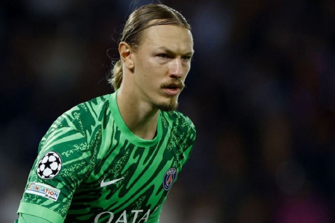 Энрике отказался говорить о Сафонове перед матчем с "Ренном" Энрике отказался говорить о Сафонове перед матчем с "Ренном"