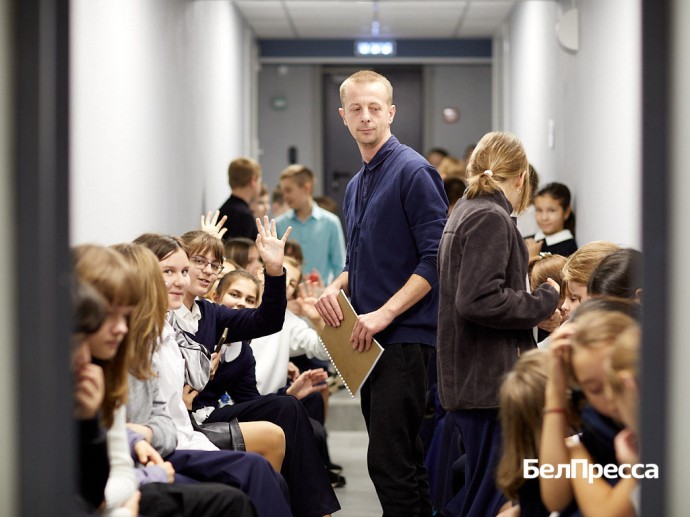 Гладков раскритиковал белгородских чиновников за премии учителям в размере 2 000 рублей Гладков раскритиковал белгородских чиновников за премии учителям в размере 2 000 рублей