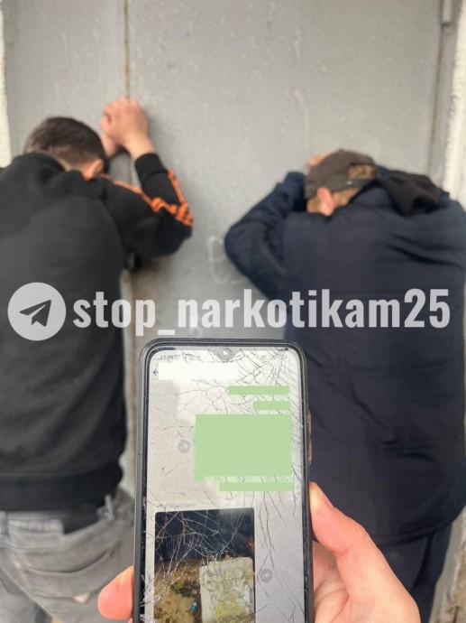 Тайники с наркотиками: во Владивостоке закладчиков поймали с поличным