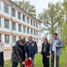 Радостный костромской депутат рассказал школьникам как закапывал бабушку собственными руками