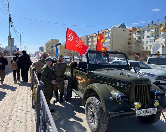 Колонна ретро-автомобилей проехала по улицам Якутска в честь 80-летия Победы
