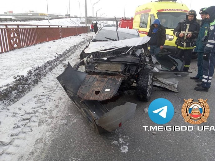 Под Уфой молодая девушка опрокинула автомобиль