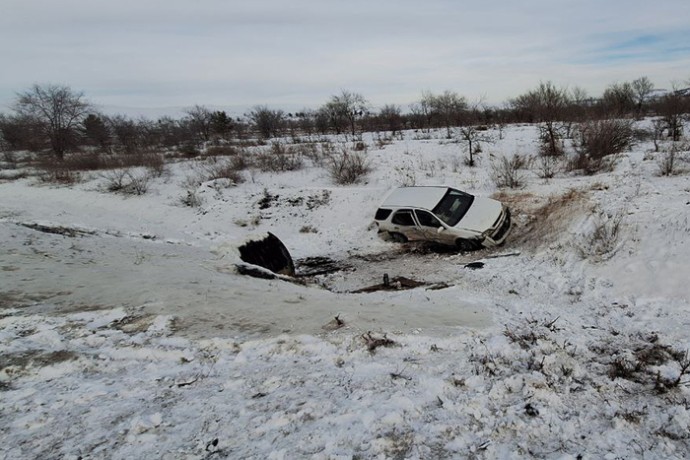 В Бурятии «Тойота» вылетела с дороги и врезалась в трубу