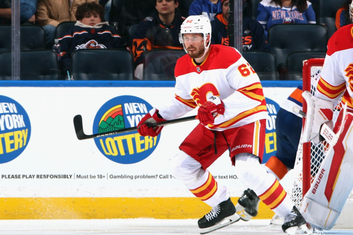 "Калгари" выставил на драфт отказов российского защитника Мироманова "Калгари" выставил на драфт отказов российского защитника Мироманова