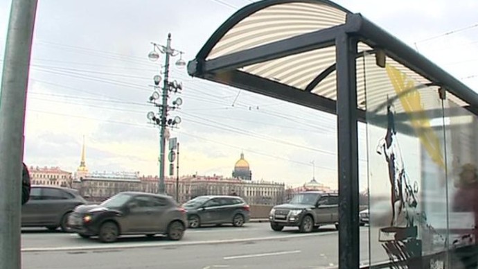 Петербуржцы выберут новый цвет информационных пилонов и плакатов на остановках транспорта