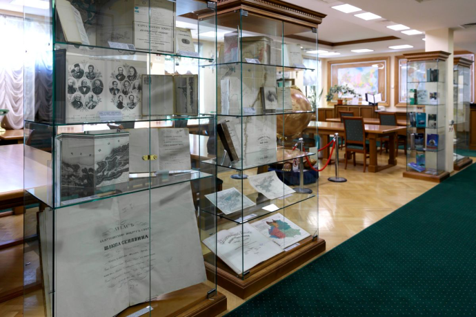 Выставка, посвященная 180-летию Русского географического общества, представлена в Российской государственной библиотеке