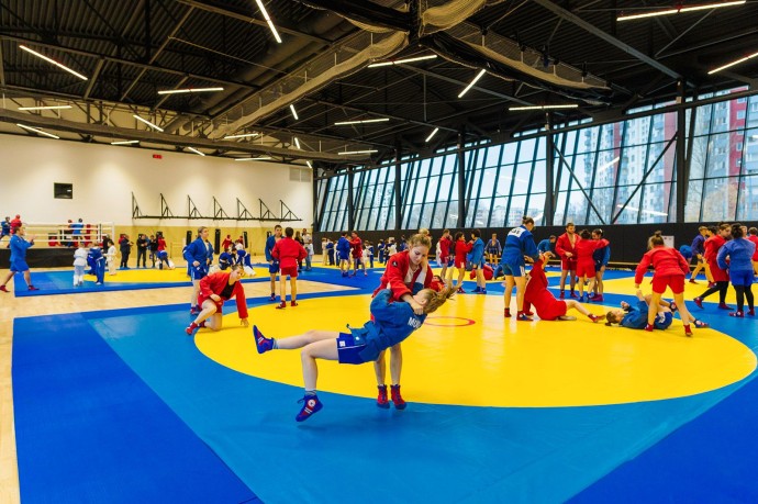 Москвичей приглашают на занятия самбо