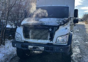 Грузовик пострадал при пожаре в Тынде
