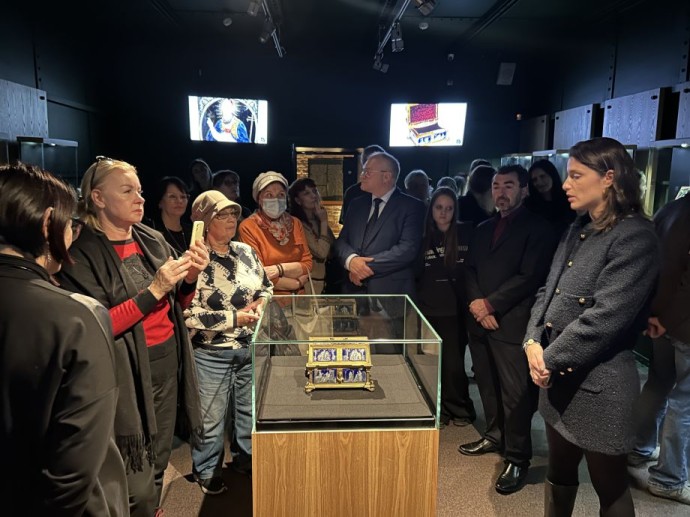 Приморская галерея представила редчайшие лиможские эмали