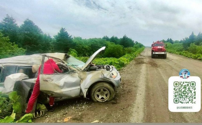 "Пострадал водитель": "Паджеро" опрокинулся в Корсаковском районе