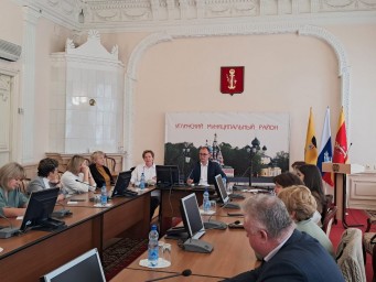 В пяти округах Ярославской области обсуждается создание образовательных комплексов