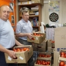 Более 650 килограммов свежих помидоров бесплатно раздали ветеранам, инвалидам и детям войны в Холмске
