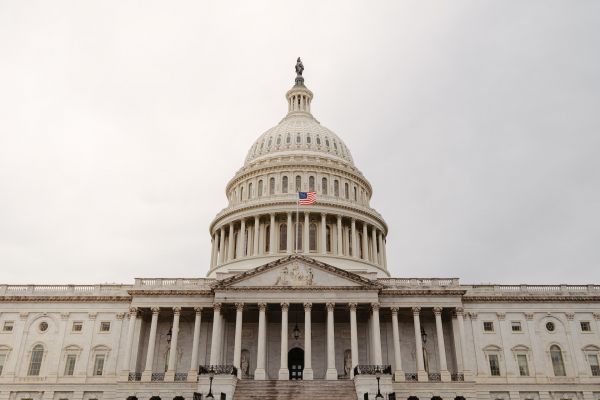 Конгресс США рассматривает законопроект об отмывании денег в Гонкнге