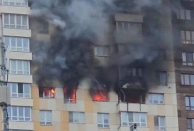 Пожар возник в жилом доме на Первомайской улице в районе Измайлово