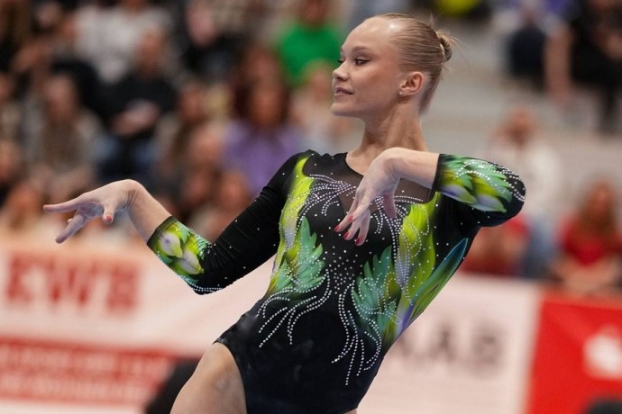 Ангелине Мельниковой вручили золотую майку на соревнованиях в Германии