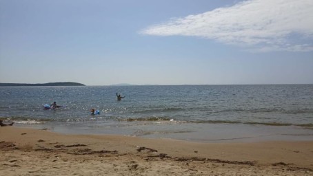 Купальный сезон на максимуме: вода в Приморье прогрелась до 30 градусов