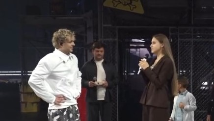 Егор Крид вручил ключи от Lamborghini 15-летней школьнице из Астрахани Егор Крид вручил ключи от Lamborghini 15-летней школьнице из Астрахани