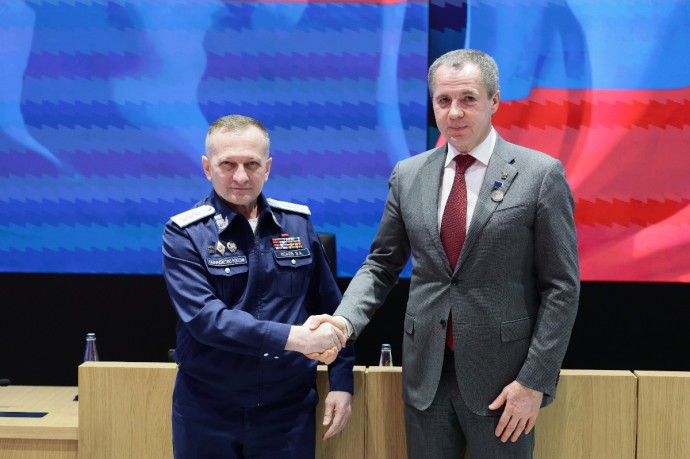 Вячеслав Гладков получил медаль за решение стратегических задач и профессионализм Вячеслав Гладков получил медаль за решение стратегических задач и профессионализм