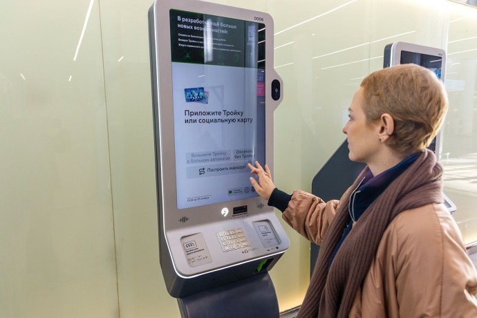 Собянин: В транспорте началась установка турникетов московского производства